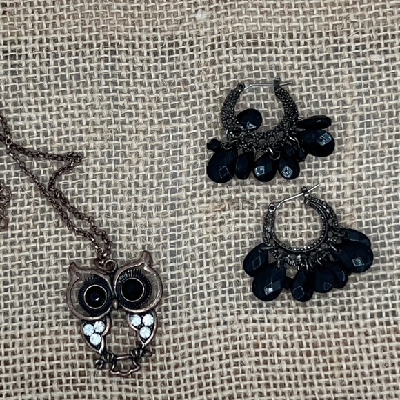 Owl Necklace & Snap Bar Closure Bead Earrings - Picture 11 of 14